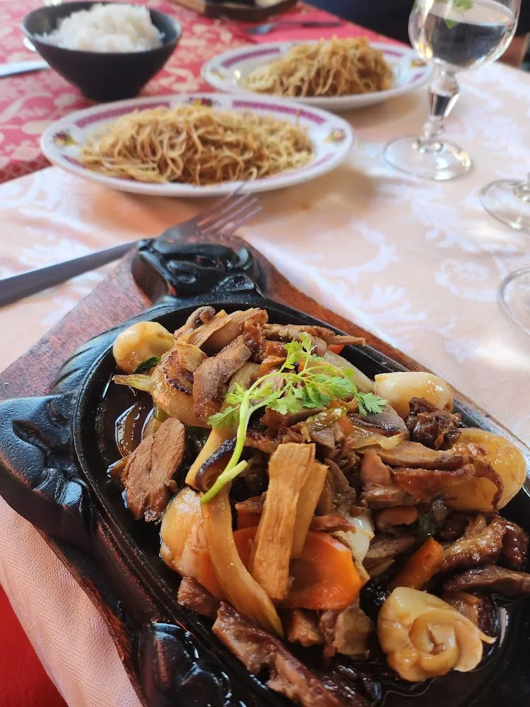 Ente Mit Litchi Und Nudeln